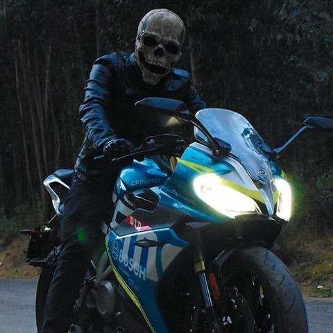 Totenkopfmaske - realistische Gruselmaske für Party & Cosplay