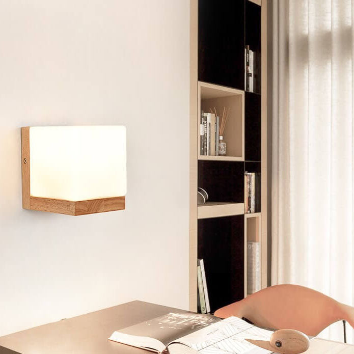 EcoShine - Lampada da parete moderna in legno con base cubica