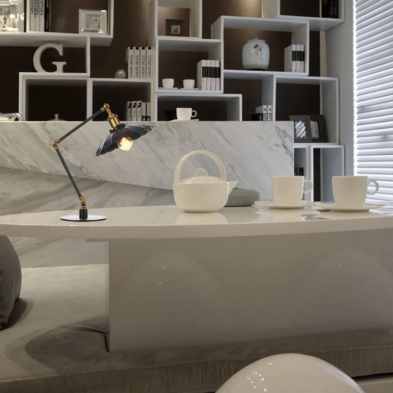 LightStyle - Verstellbare Vintage-Lampe mit gewelltem Metallschirm