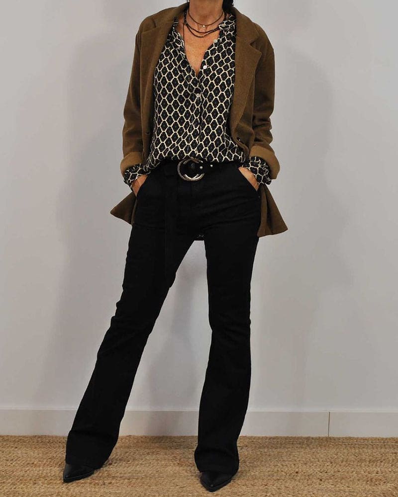 Livia – Blusa con scollo a V in misto cotone e design a motivo