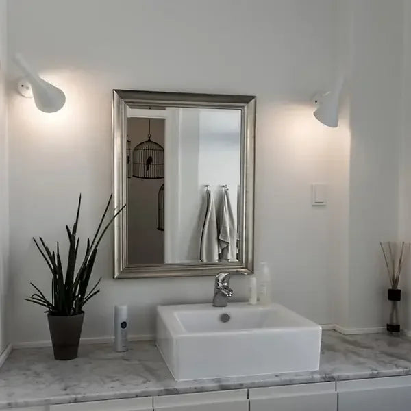 MinimalGlow - moderní LED stolní lampa s elegantním designem