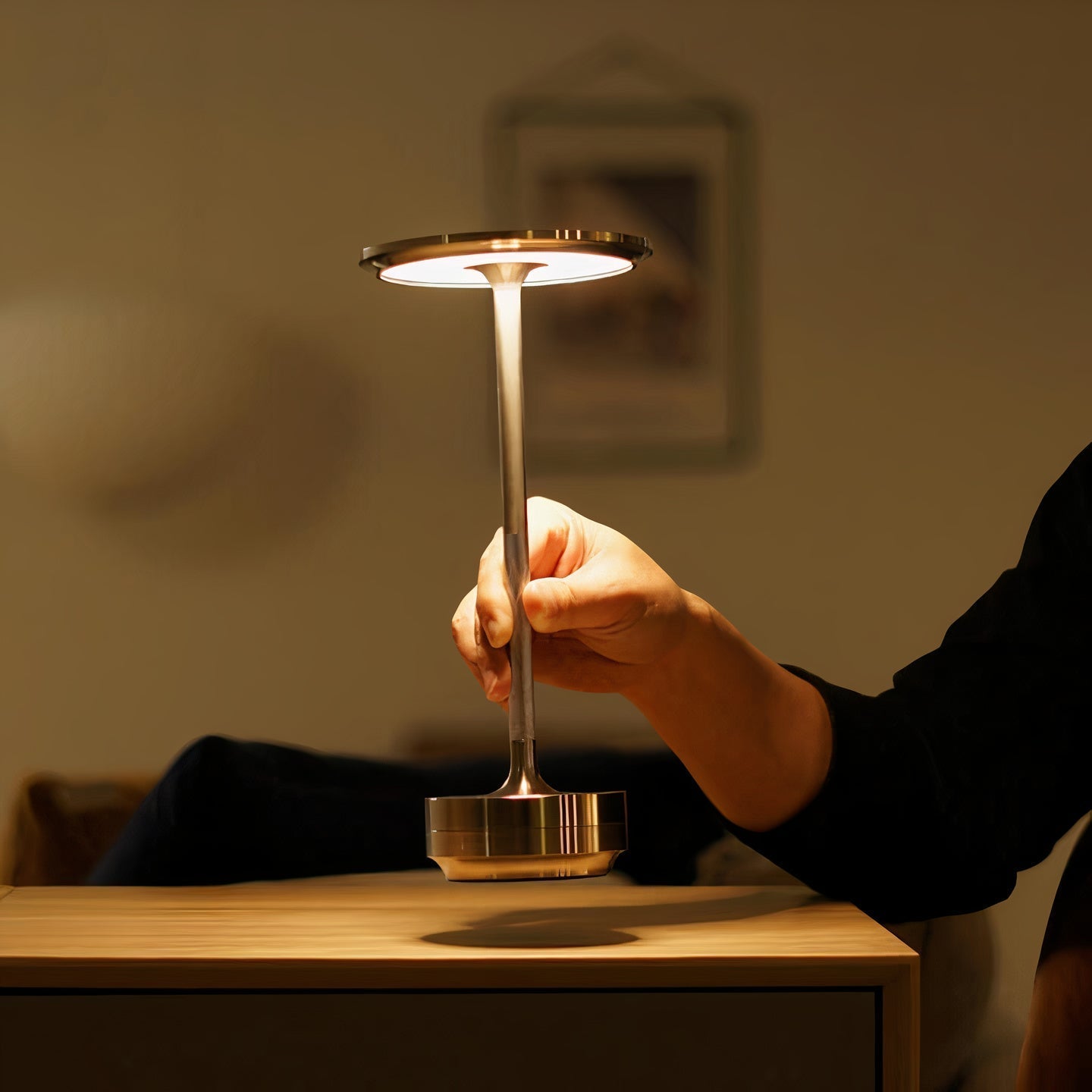 LumenArt - Elegantní stolní lampa od Thomase