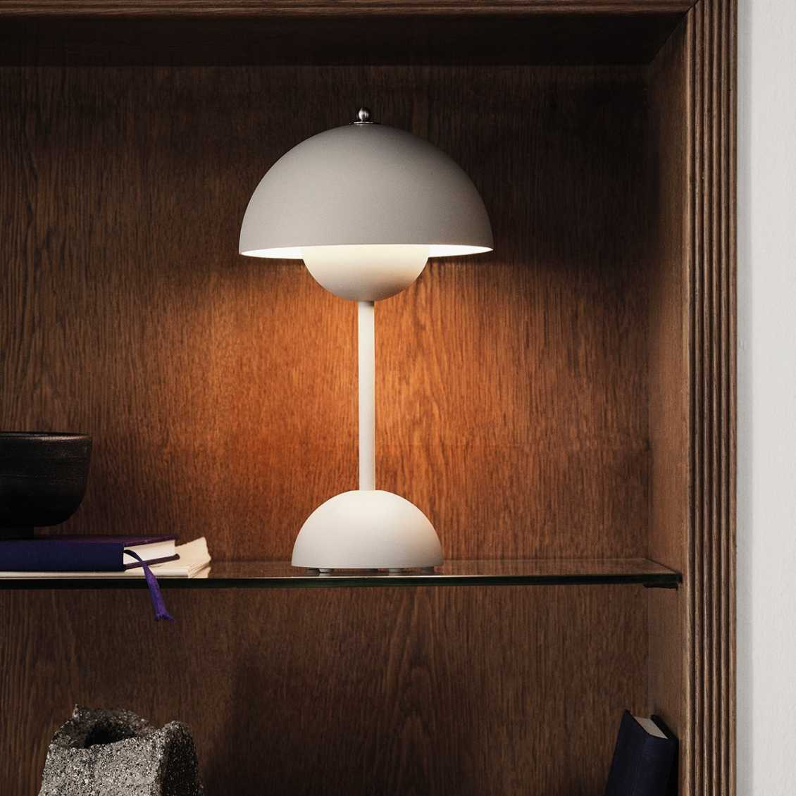 LunarGlow - LED stolní lampa pro atmosférické interiéry