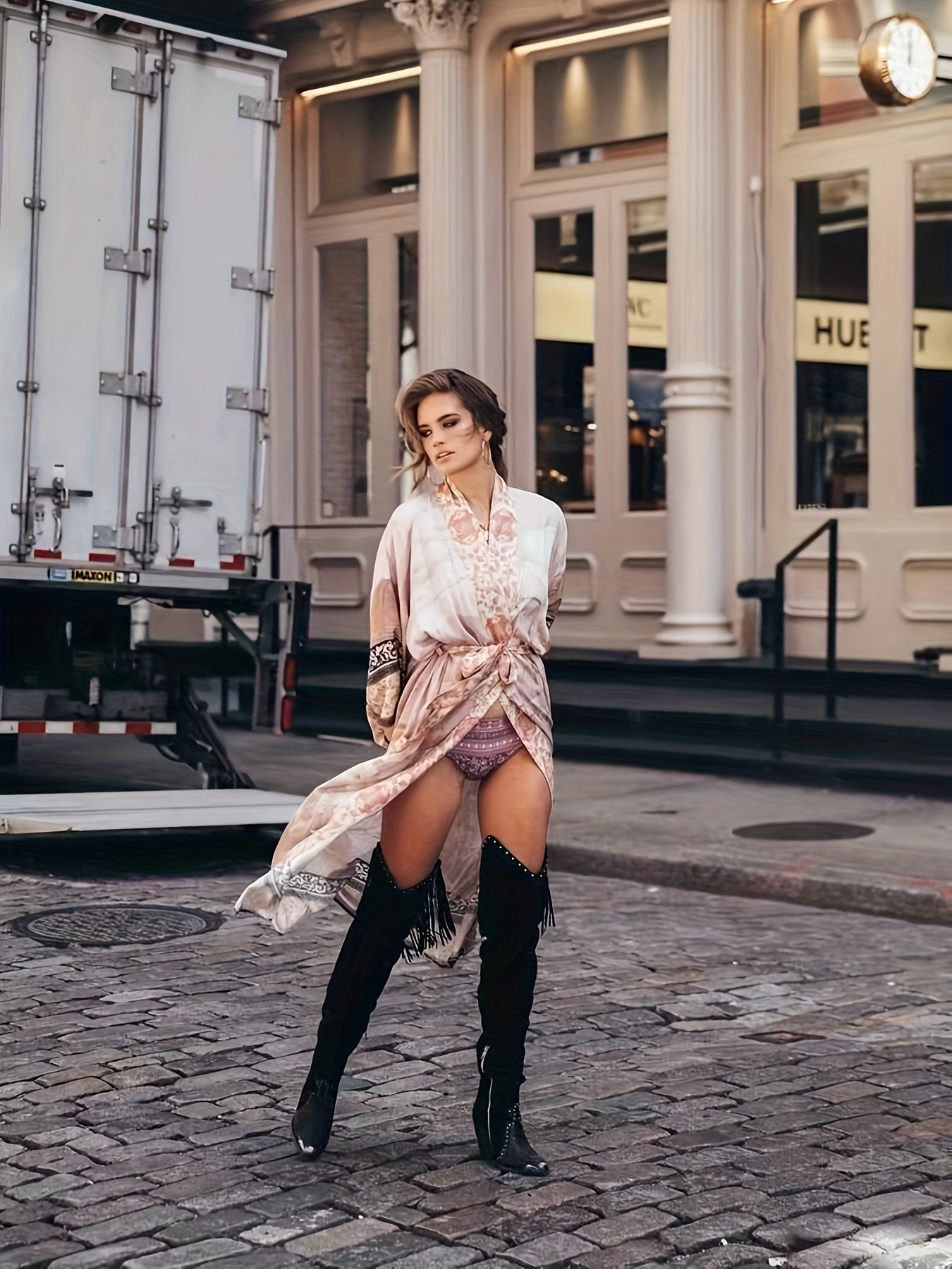 Kimono plážové šaty – lehký materiál a vzdušný otevřený střih pro letní outfity