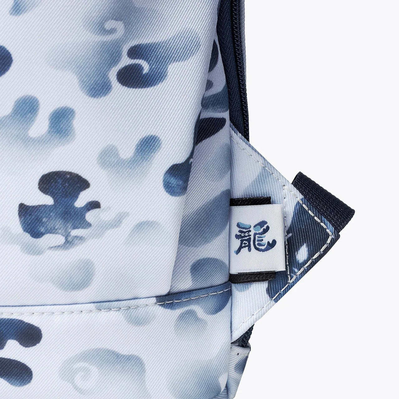 Devako Camo - modrý mytický batoh