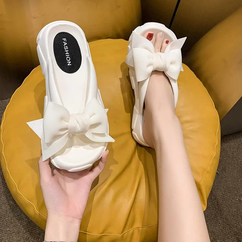 Abby - elegantní a robustní žabky s mašlí