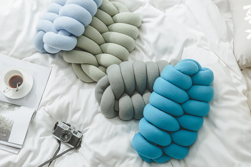 Lunaro – Cuscino decorativo a forma di nodo in tessuto lavorato a maglia, fatto a mano