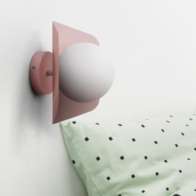 Lumora – Wandleuchte Kugel & Teller aus Milchglas, modern & farbig