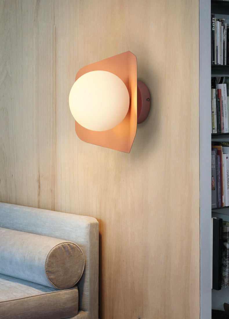 Lumora – Wandleuchte Kugel & Teller aus Milchglas, modern & farbig