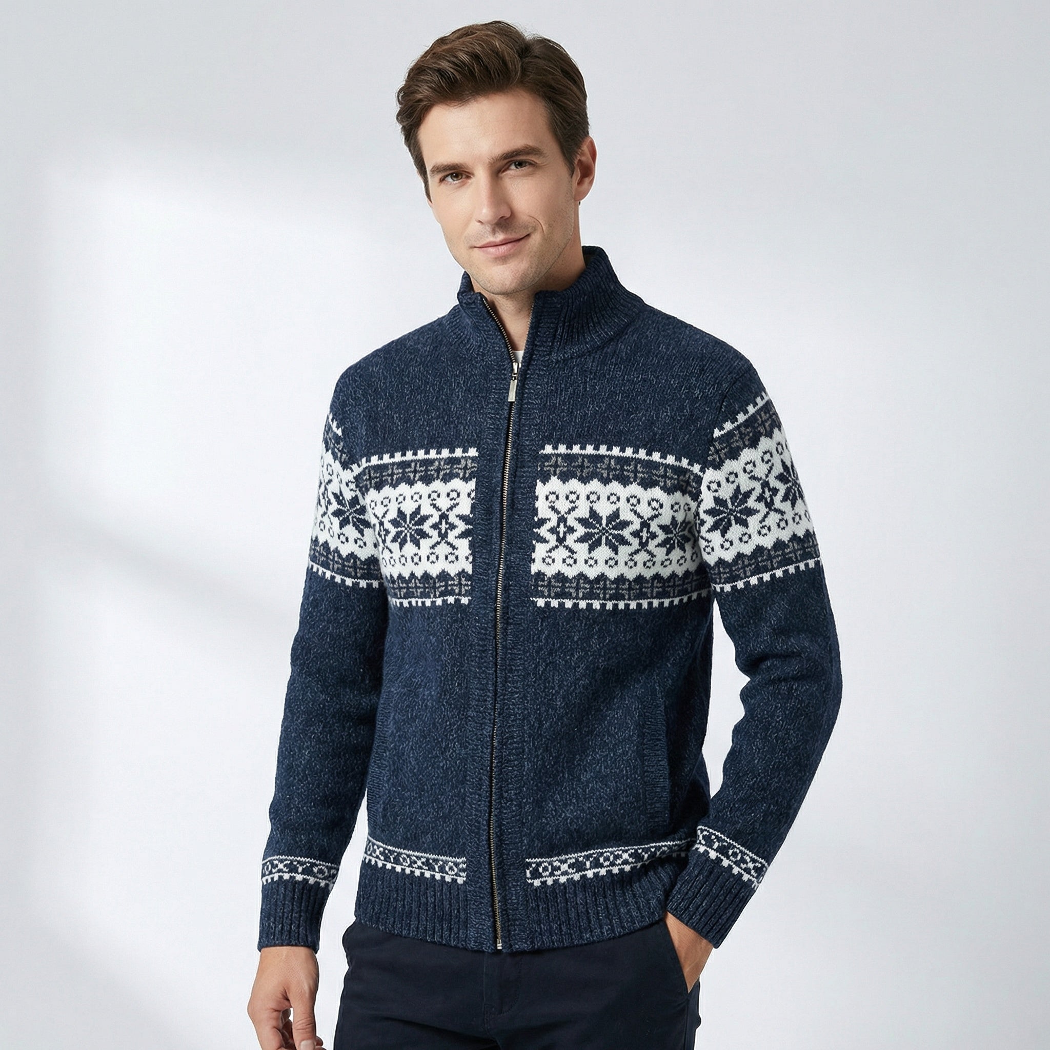 Strickjacke Herren – Nordisches Muster, Hoher Kragen & Reißverschluss