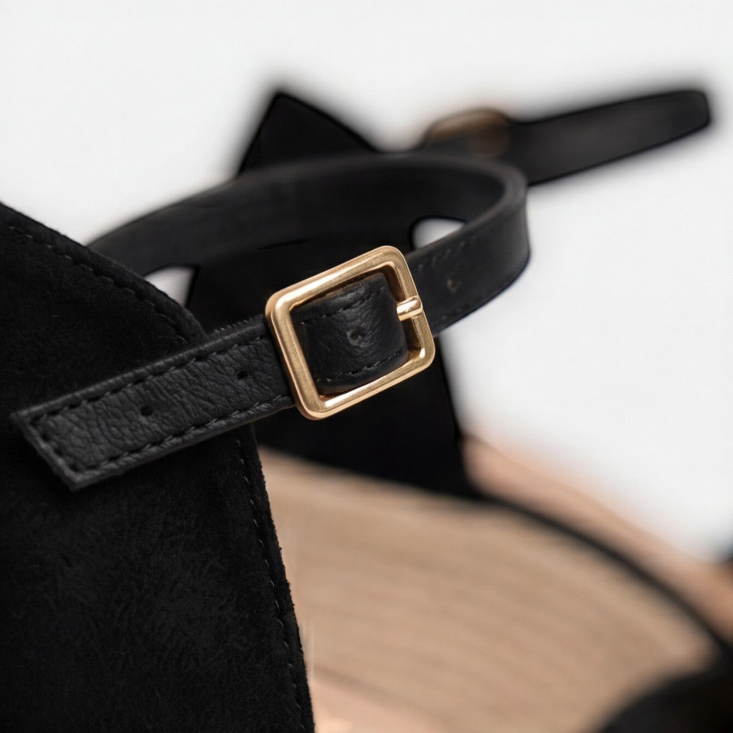 Damen-Keilsandalen mit geschlossener Zehenpartie und Knöchelriemen für den Sommer 1