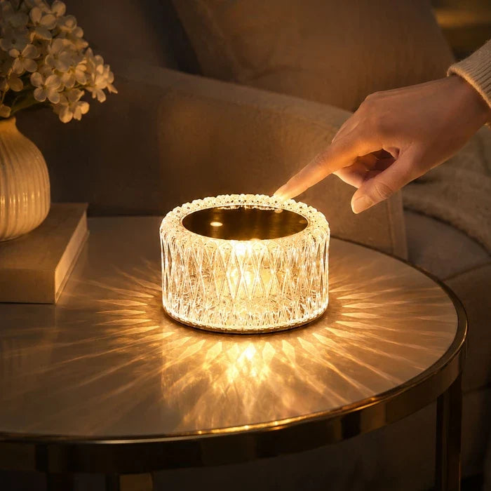 Tischlampe in Diamantform – facettierter Kristall-Look mit drei Lichtstufen