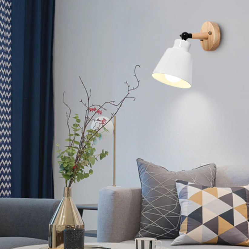 Liora – Wandleuchte Holz & Metall mit drehbarem Schirm – Modernes Design