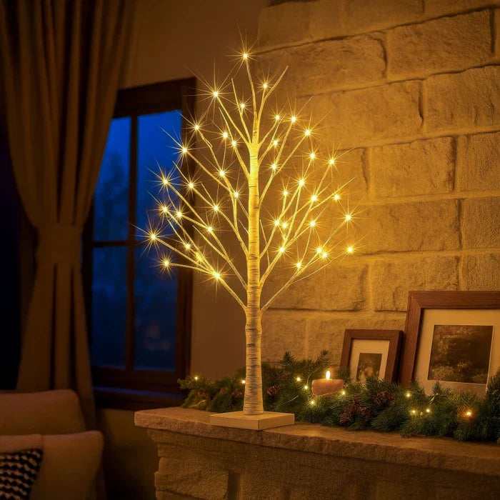 Baumlampe für den Nachttisch – warmes Licht an Zweigen im hellen Rindenlook