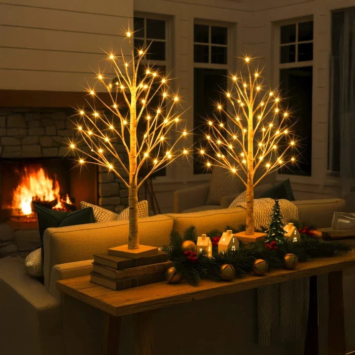 Baumlampe für den Nachttisch – warmes Licht an Zweigen im hellen Rindenlook