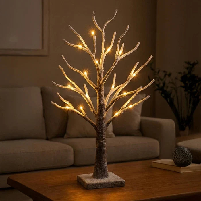 Verschneiter Tischbaum mit Licht – funkelnde Lichter auf bereiften Zweigen