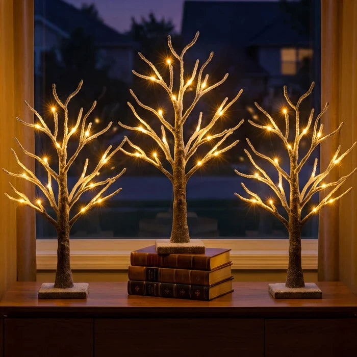 Verschneiter Tischbaum mit Licht – funkelnde Lichter auf bereiften Zweigen