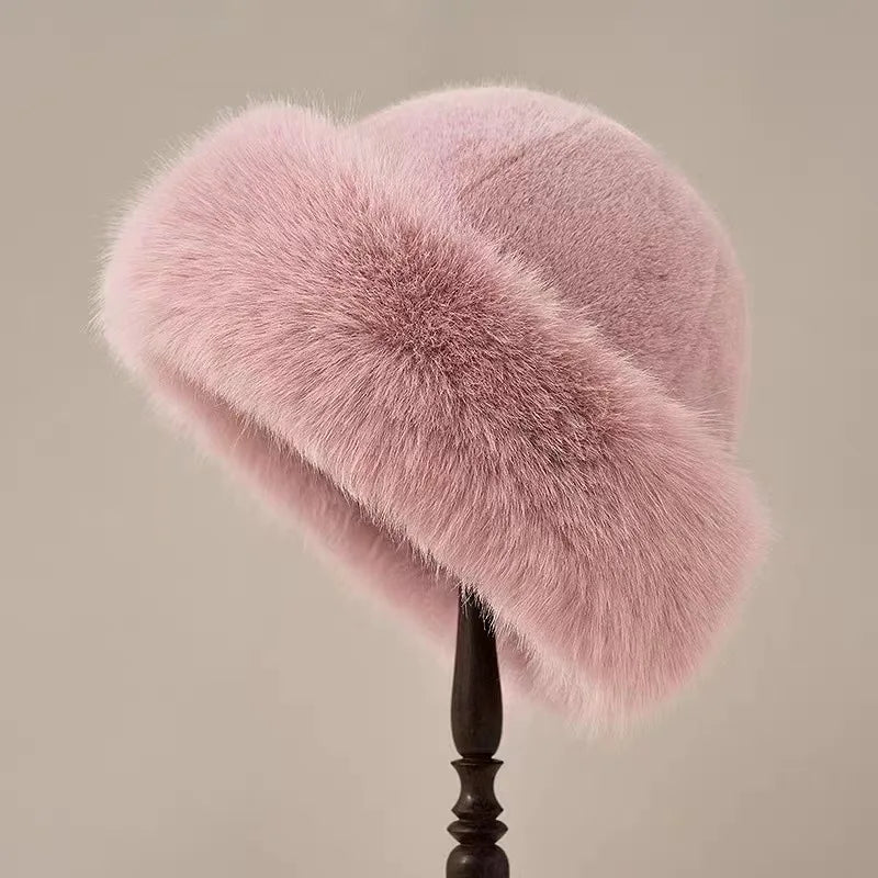 Furla – Elegante dameswintermuts van imitatiebont voor extra warmte 10
