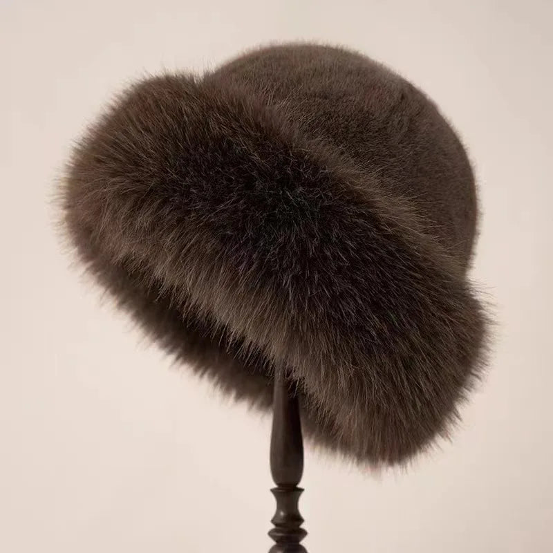 Furla – Elegante dameswintermuts van imitatiebont voor extra warmte 11