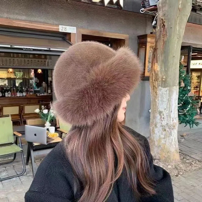 Furla – Elegante dameswintermuts van imitatiebont voor extra warmte 12