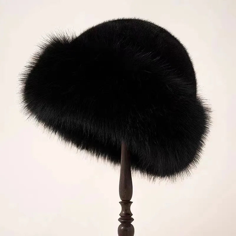 Furla – Elegante dameswintermuts van imitatiebont voor extra warmte 9