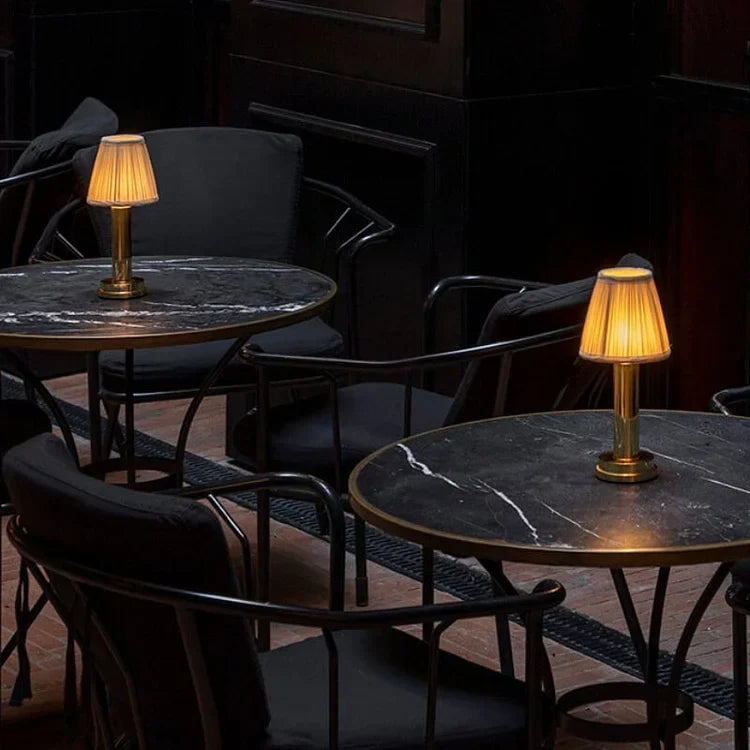 GleamLight - Éclairage moderne en métal