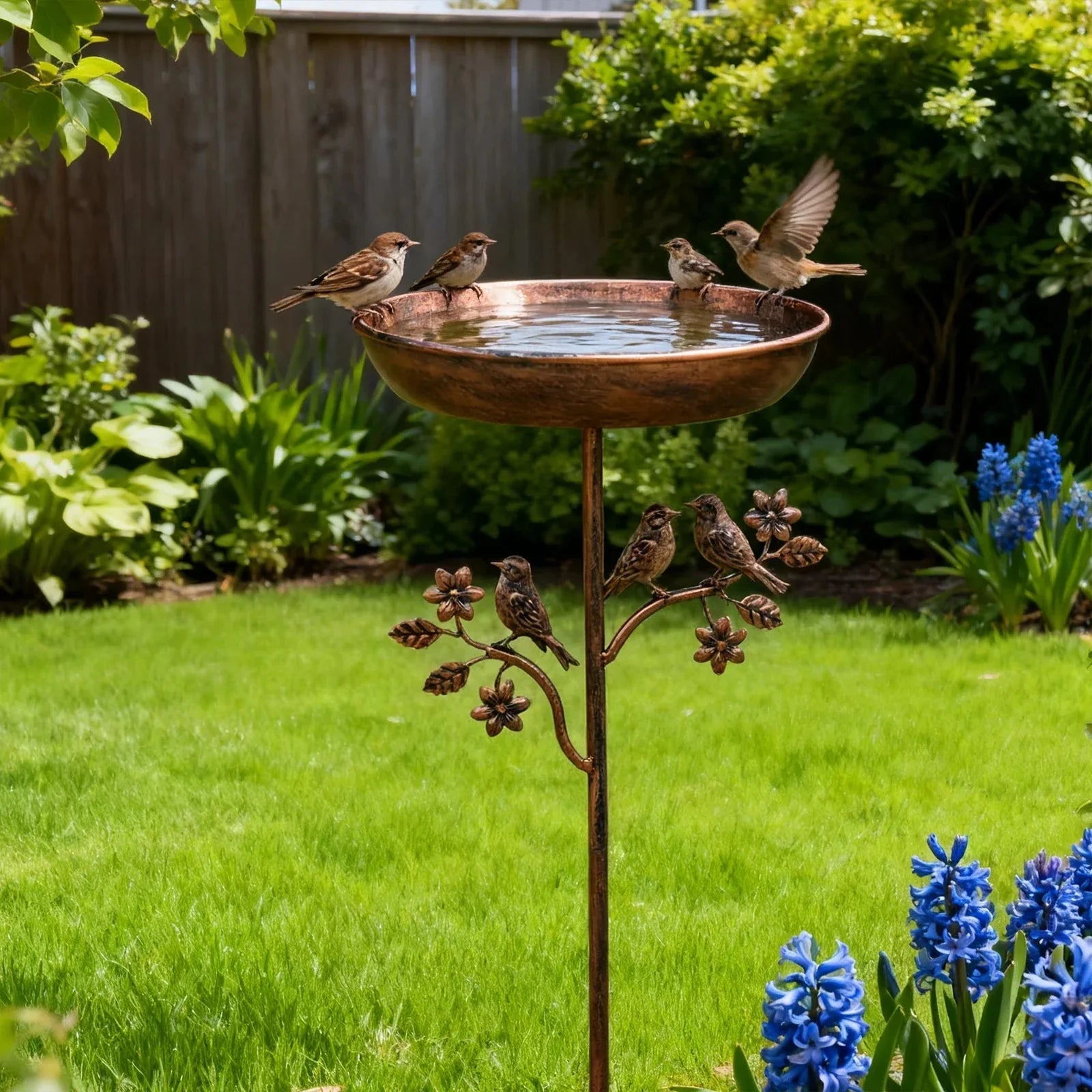 Gartenvogeltränke mit Metallspieß und flacher Schale für Wildvögel, sicherer Stand 1
