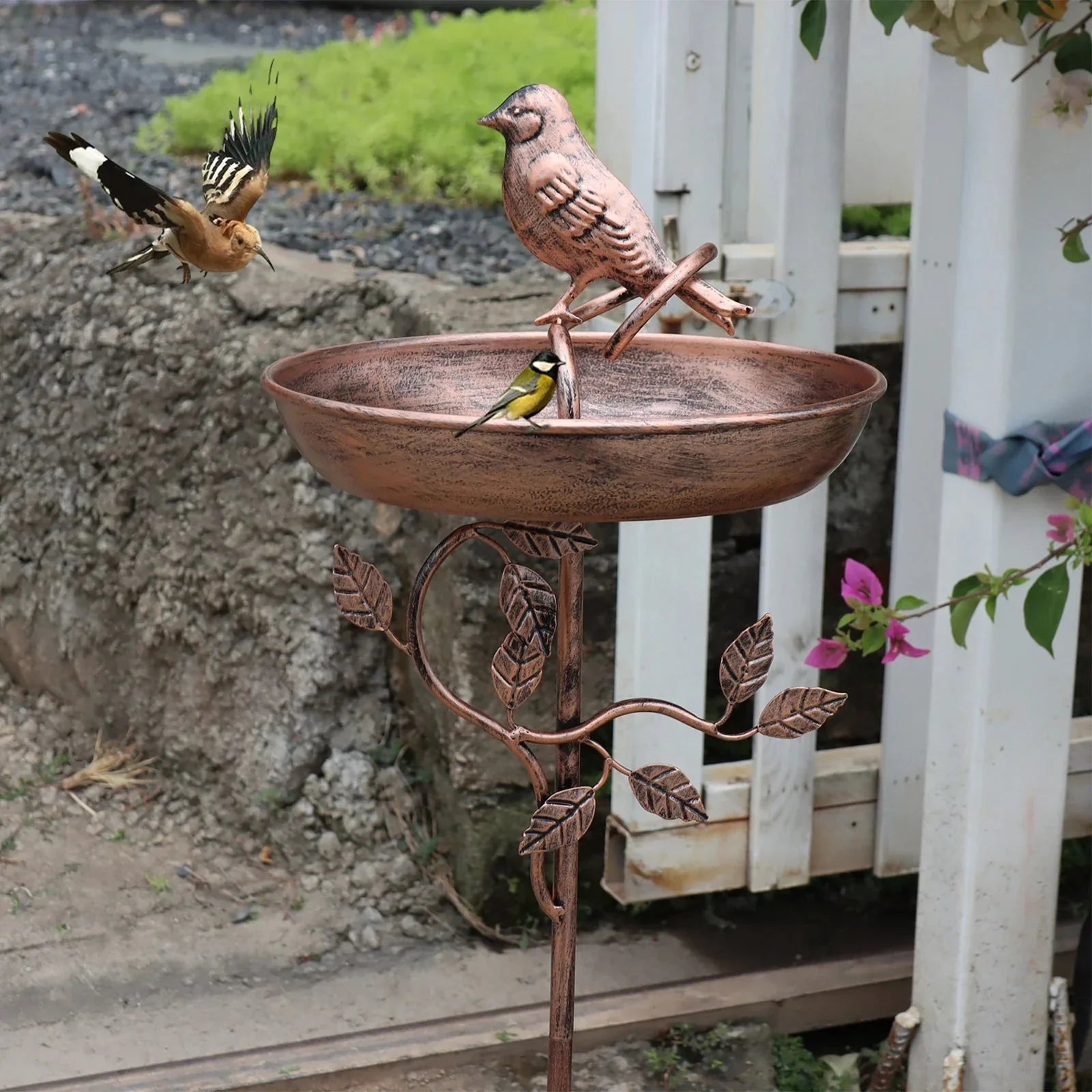 Gartenvogeltränke mit Metallspieß und flacher Schale für Wildvögel, sicherer Stand 3