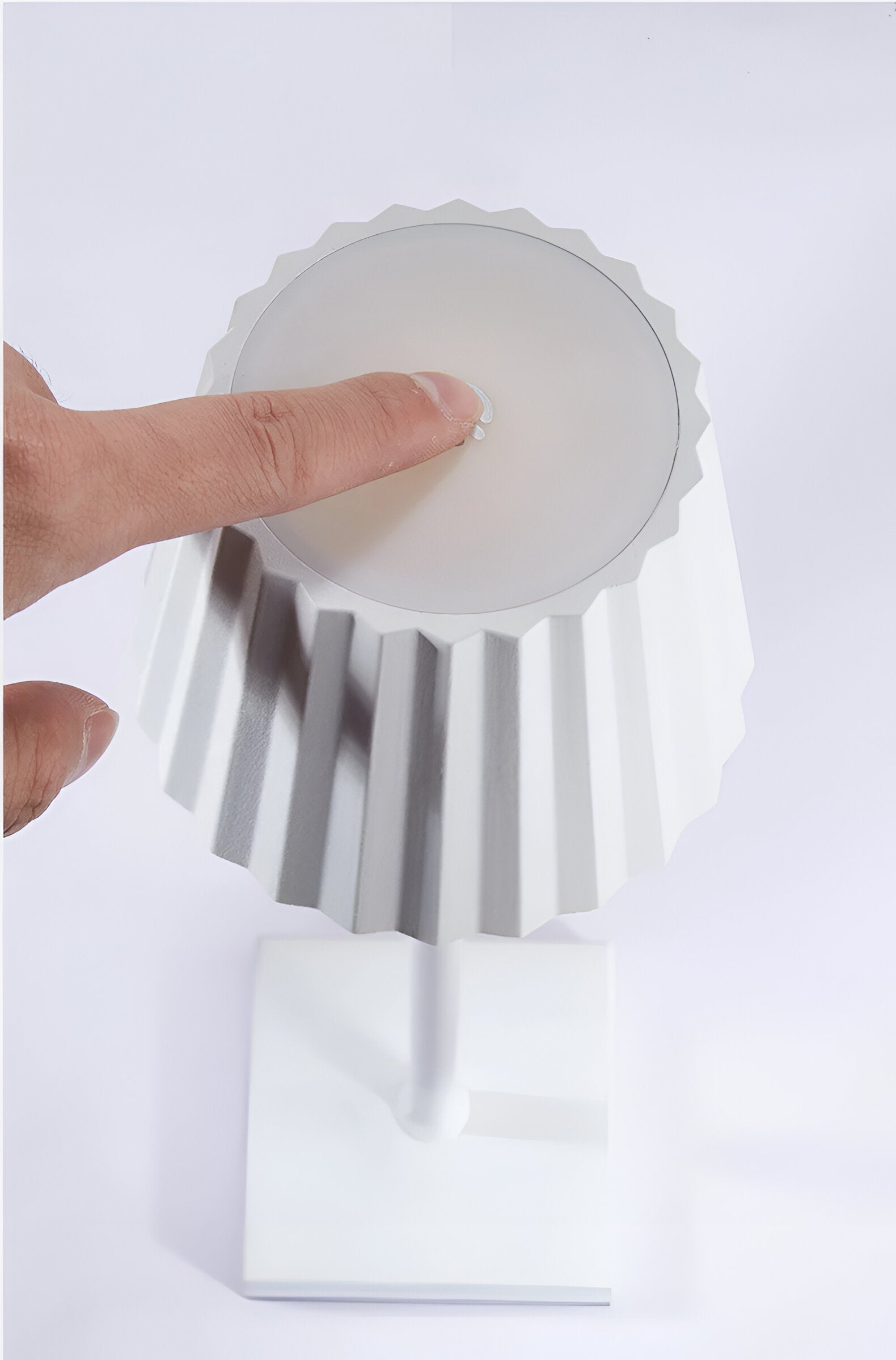 AuraCraft LED stolní lampa – flexibilní světlo potkává moderní design