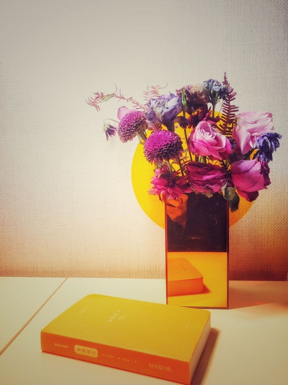 Acrilea – akrylvaske transparent, farverig og alsidig til dekoration og skrivebord