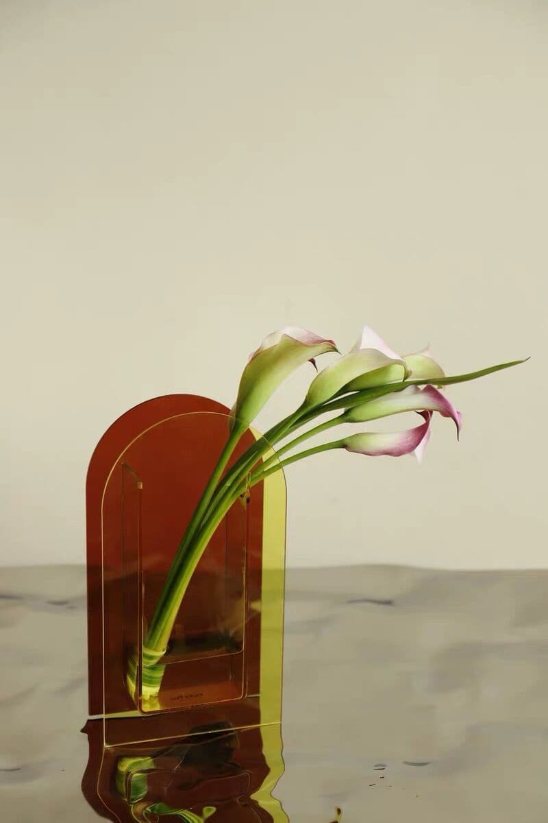 Acrilea – akrylvaske transparent, farverig og alsidig til dekoration og skrivebord