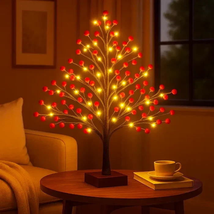 Stechpalmen-Tischbaum – Zweige voller roter Beeren mit warmer Lichterkette