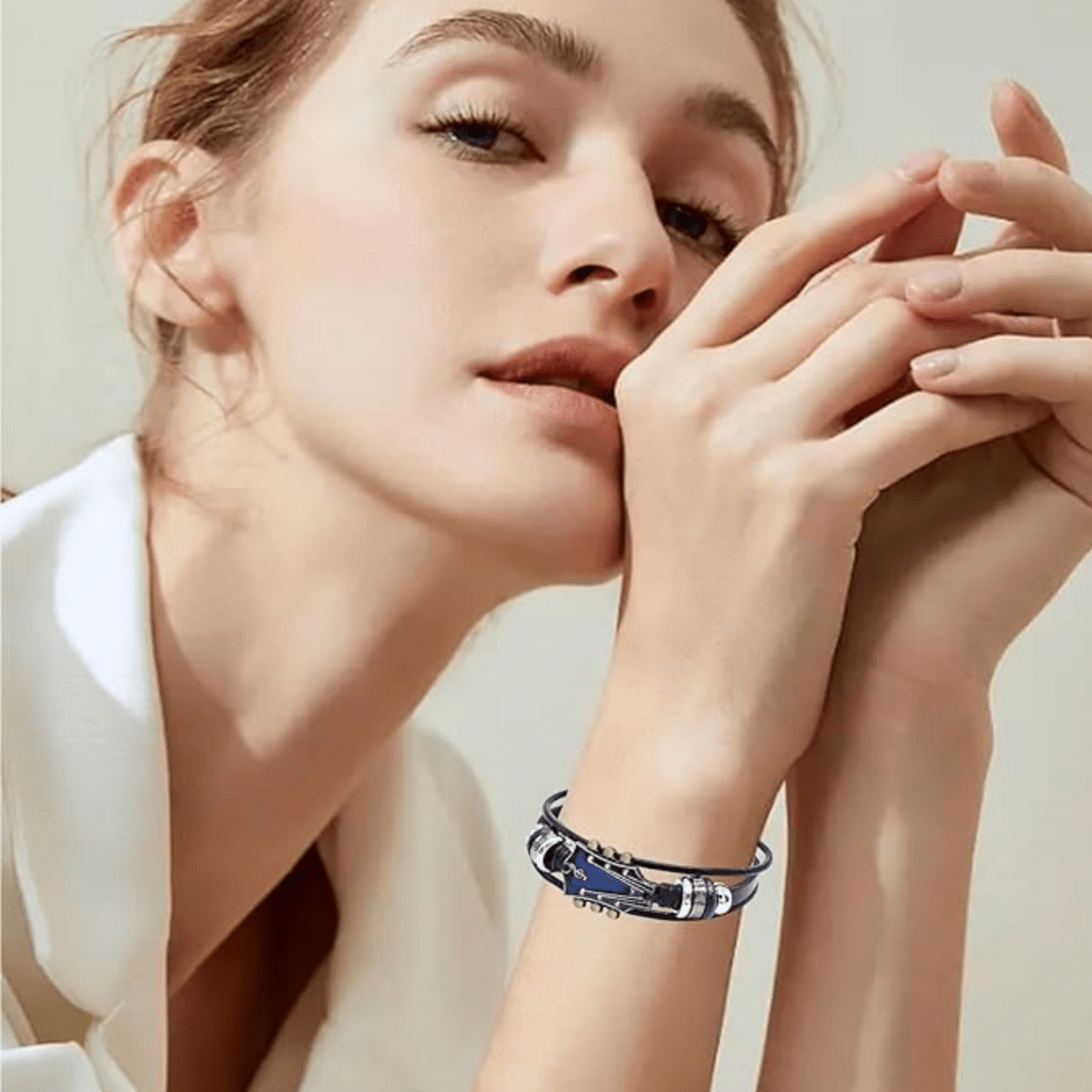 MUSIKSTRUM – Lederarmband mit Gitarrenmotiv 2