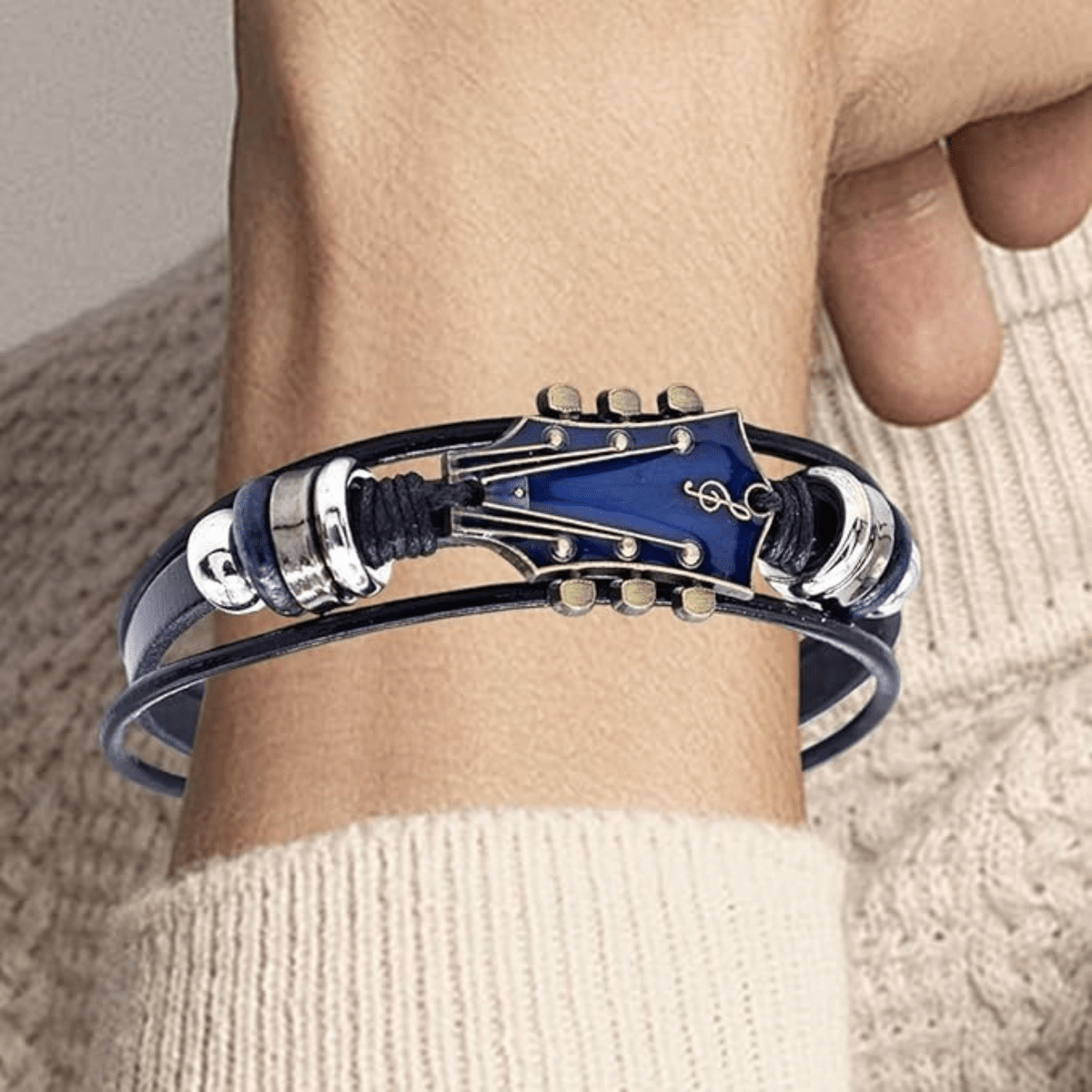 MUSIKSTRUM – Lederarmband mit Gitarrenmotiv 6