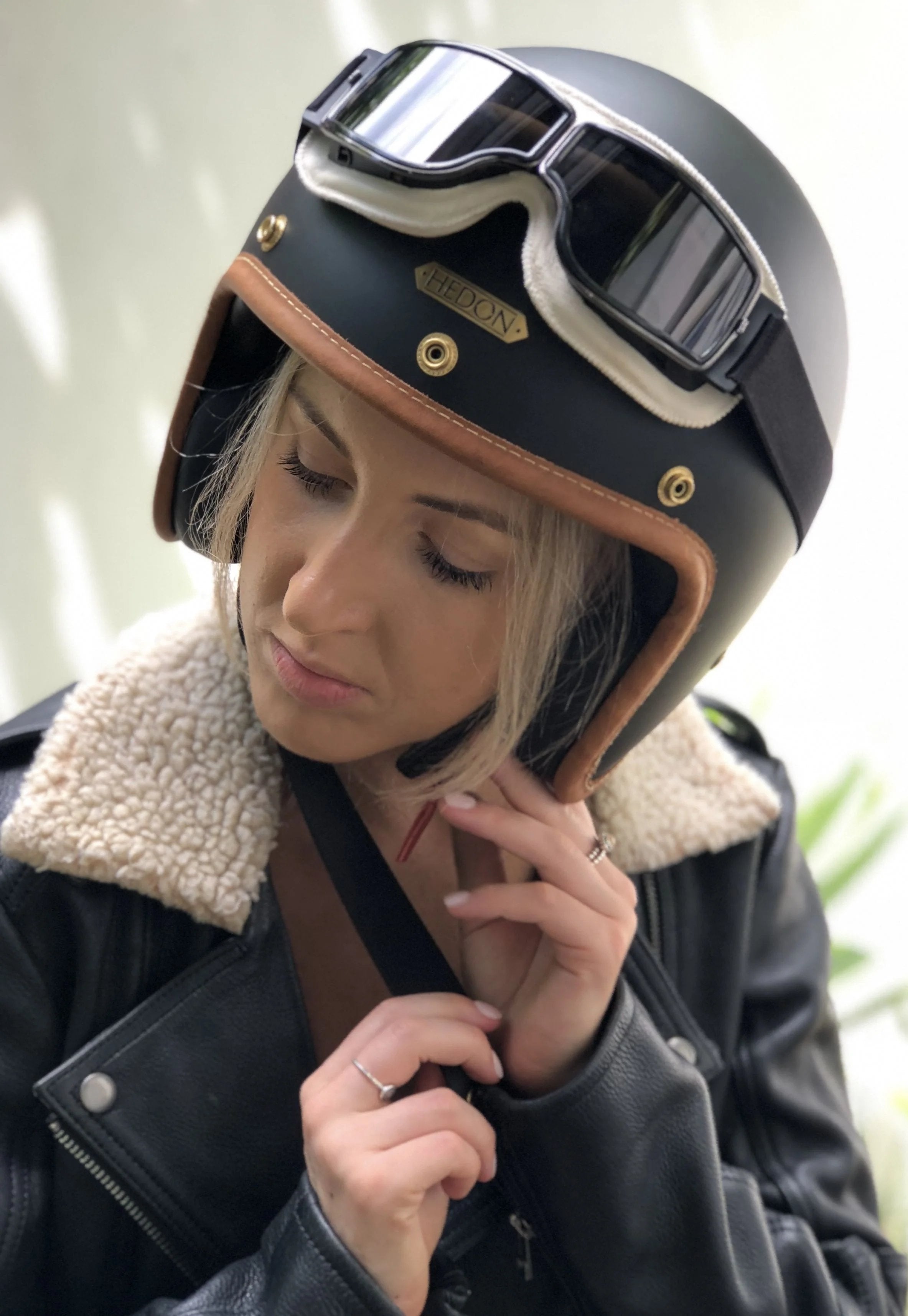 Motorradbrille mit UV-Schutz, stoßfester Polycarbonatlinse und verstellbarem Riemen für Motorradfahrer 2
