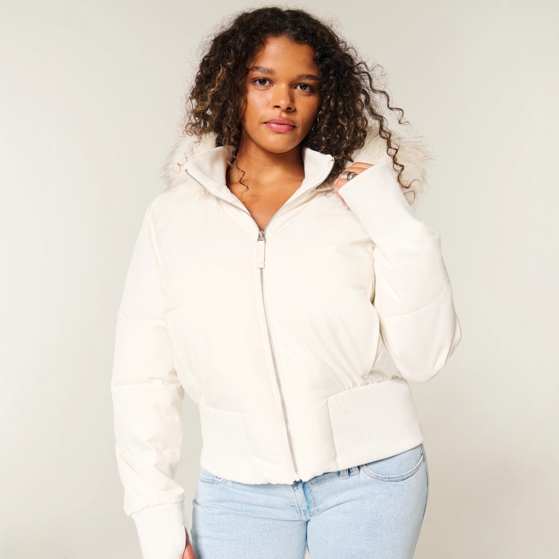 Damen Winterjacke – Gesteppte Verarbeitung, Abnehmbare Kapuze & Modernes Kurzdesign