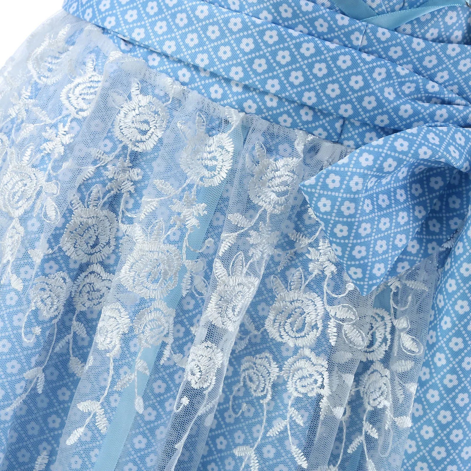 Bolendo Lilly | Trachtig - Einzigartige Tracht für Frauen mit Schürze und Bluse