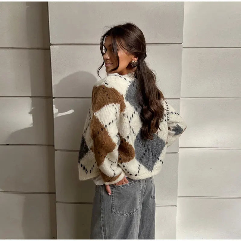 Kaye pletený sveter | pletený sveter s výstrihom do V, gombíkovou légou a károvaným vzorom