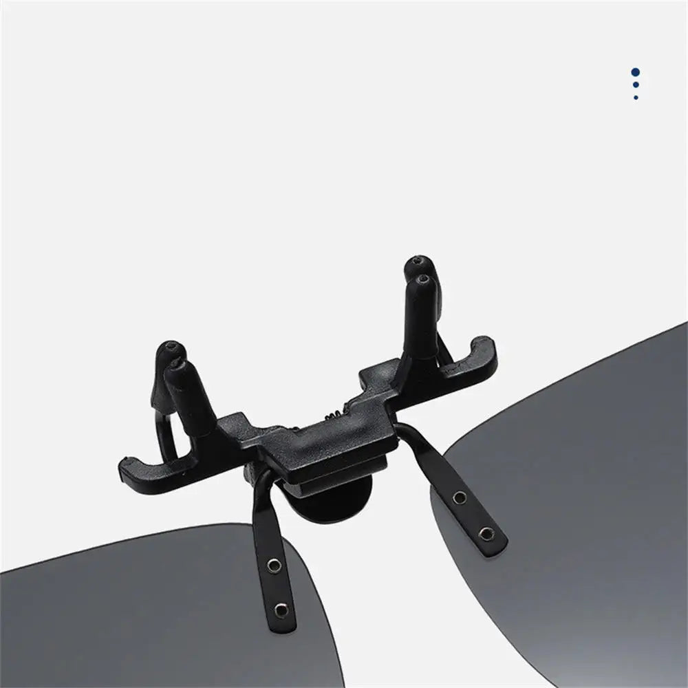Polarisierter Sonnenclip – UV400 Schutz, Hochklappbar & Leichtes Design