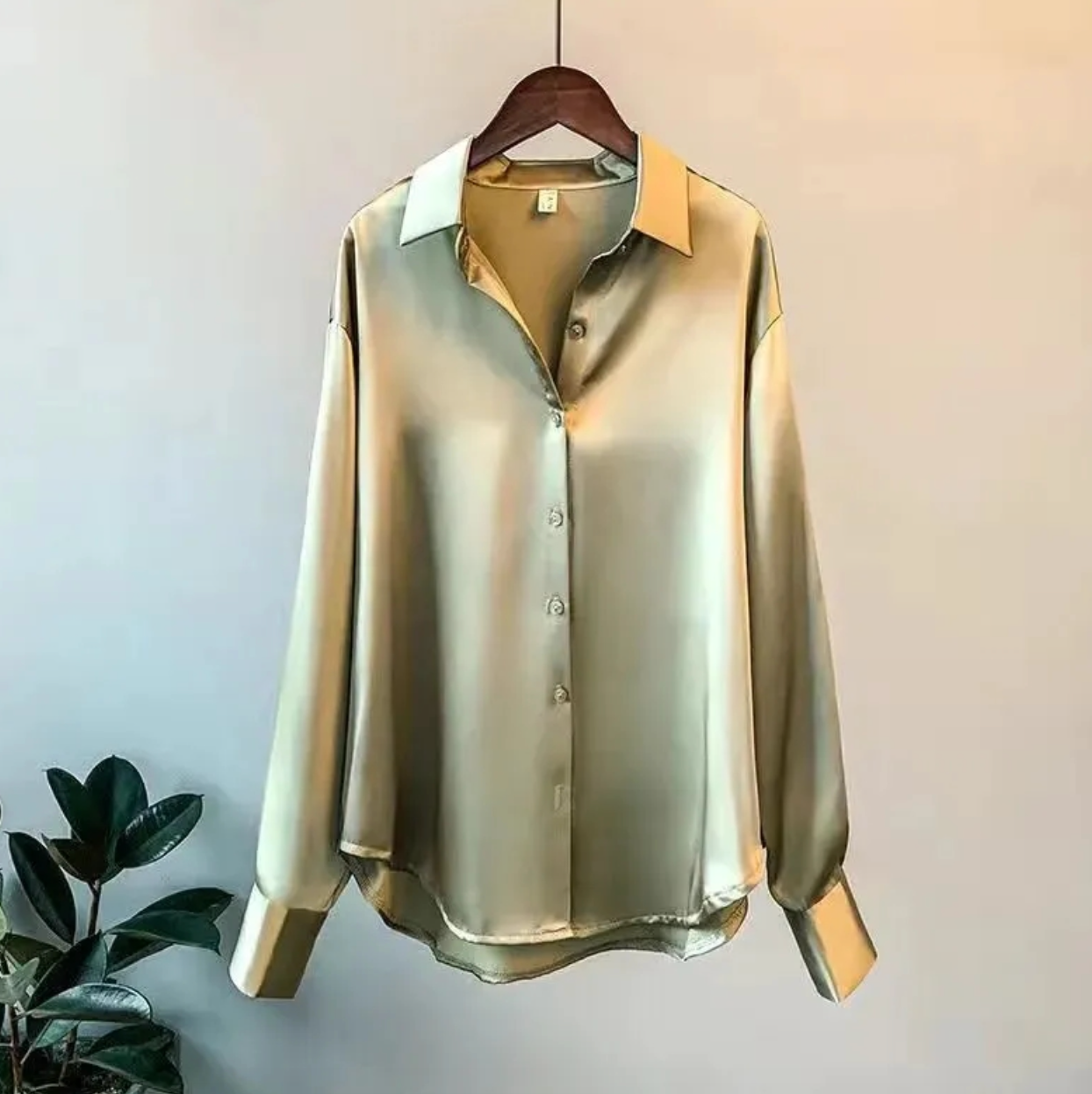 Luxuriöse Seidenbluse – Eleganz und Vielseitigkeit für Jeden Anlass