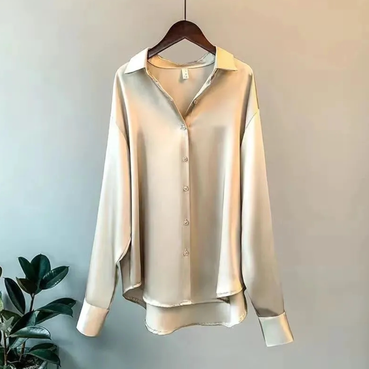 Luxuriöse Seidenbluse – Eleganz und Vielseitigkeit für Jeden Anlass