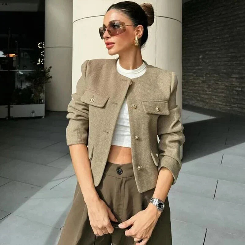 Cappotto corto moderno con abbottonatura - Denaya