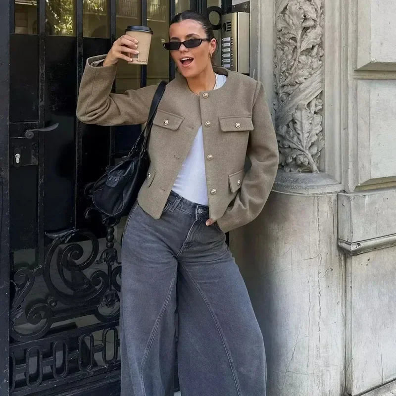 Cappotto corto moderno con abbottonatura - Denaya
