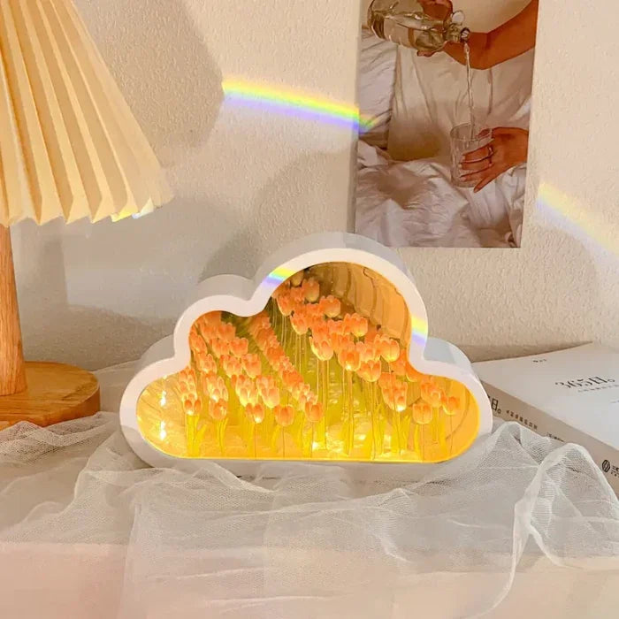Tulipánová lampa – malá stolná lampa s jemným teplým svetlom v kvetinovom dizajne