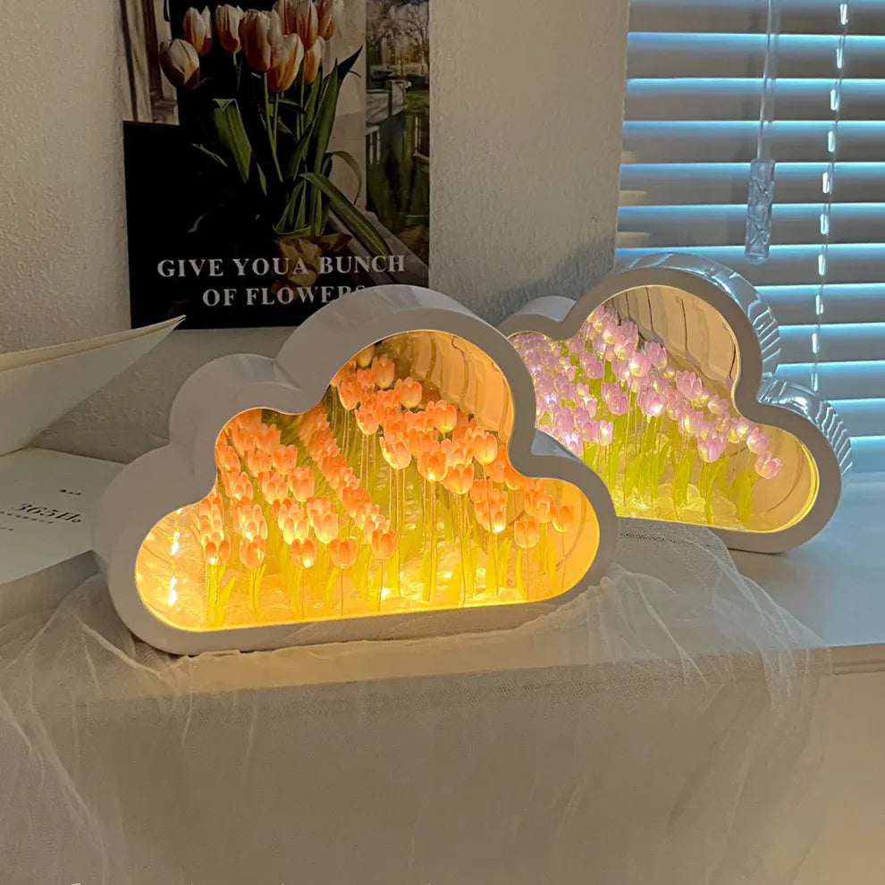 Tulipánová lampa – malá stolná lampa s jemným teplým svetlom v kvetinovom dizajne