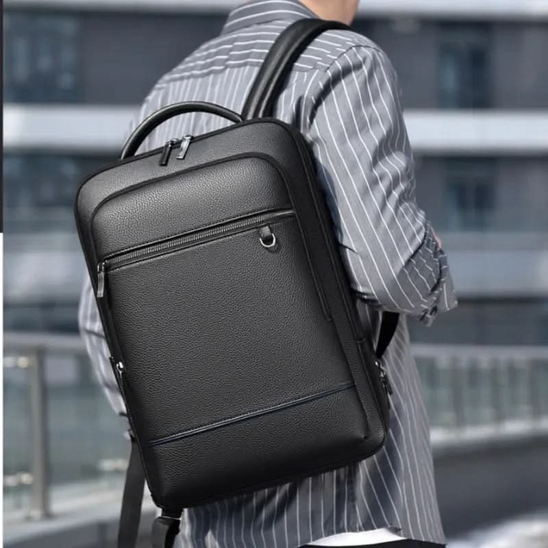 URBANVAULT – Intelligent USB Backpack for Work and Everyday Travel 1