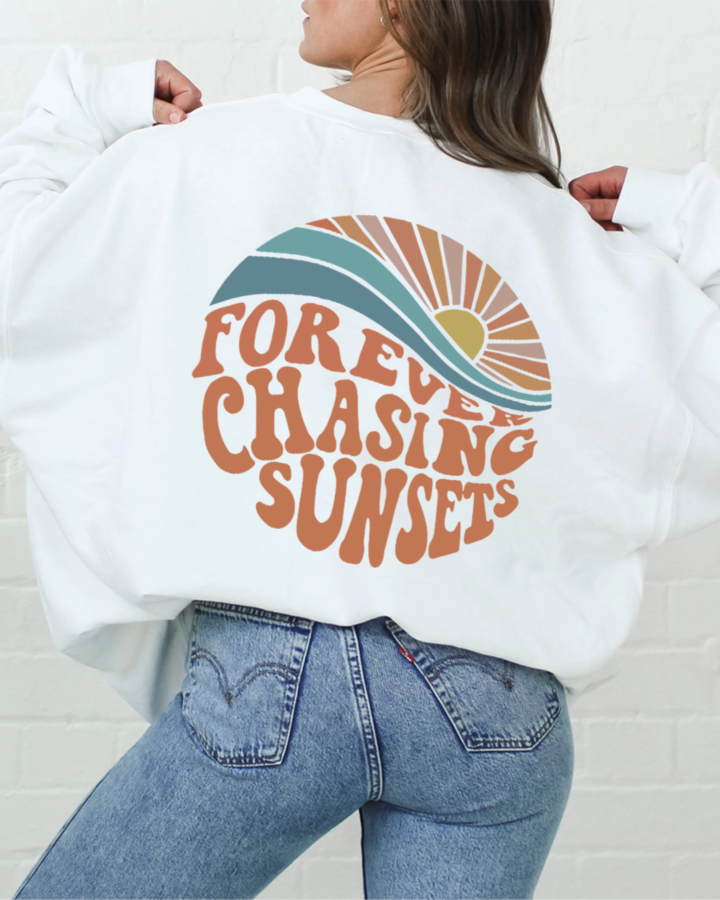 Crewneck trøje Forever Chasing Sunsets | Afslappet rundhalset sweatshirt