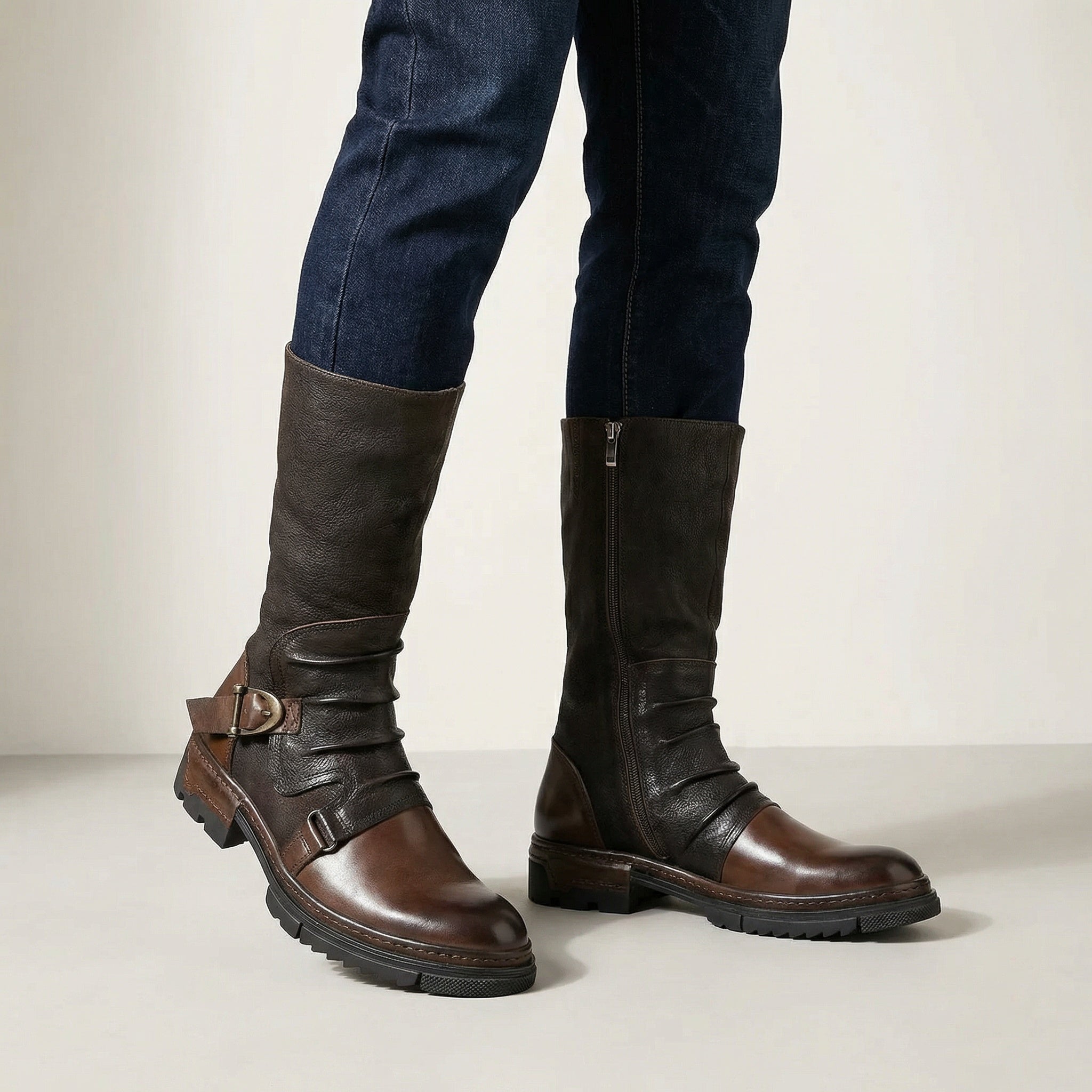 Stivali da uomo in pelle – Gambale alto, chiusura con fibbie e suola robusta con battistrada