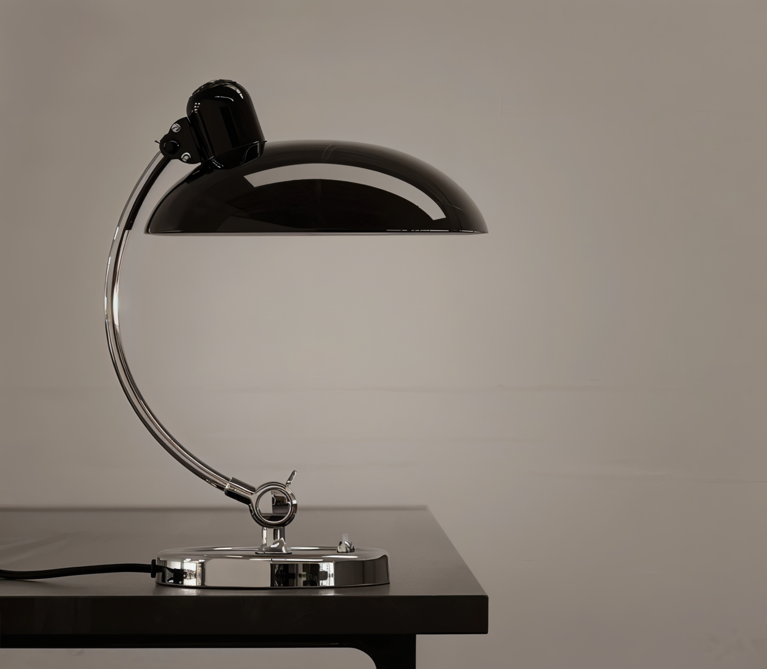 Verstellbare Vintage-Schreibtischlampe aus Eisen – Virella 3