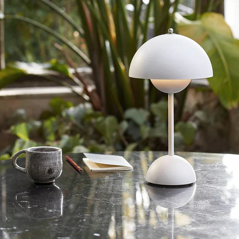 LunarGlow - LED stolní lampa pro atmosférické interiéry